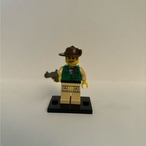 Lego Minifigure from Adventure themed set (adv024)
